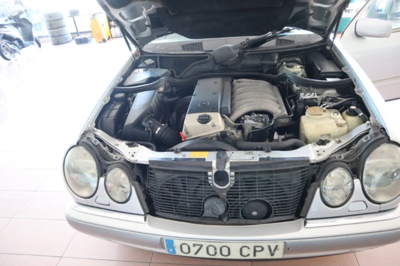 MERCEDES-BENZ E 300 TURBO DIESEL DE 177 CV AUT