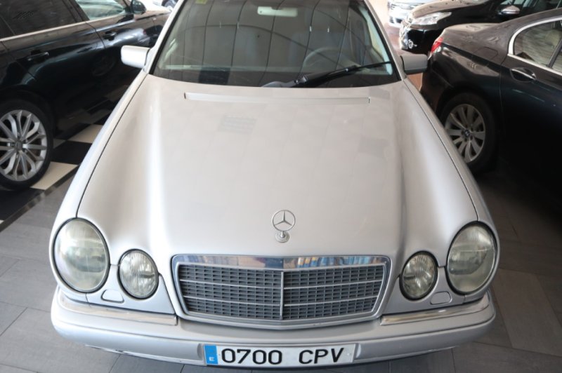 MERCEDES-BENZ E 300 TURBO DIESEL DE 177 CV AUT