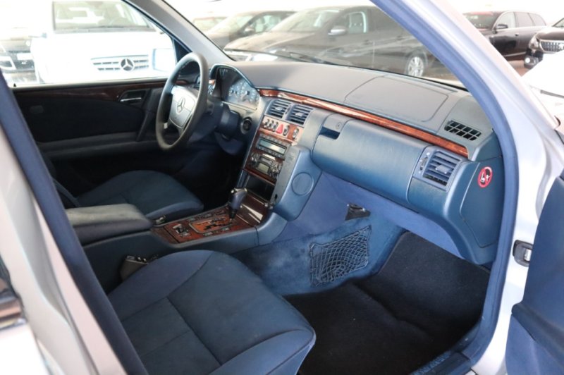 MERCEDES-BENZ E 300 TURBO DIESEL DE 177 CV AUT