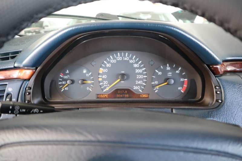 MERCEDES-BENZ E 300 TURBO DIESEL DE 177 CV AUT
