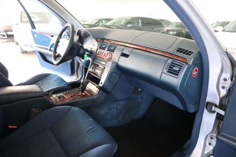 MERCEDES-BENZ E 300 TURBO DIESEL DE 177 CV AUT