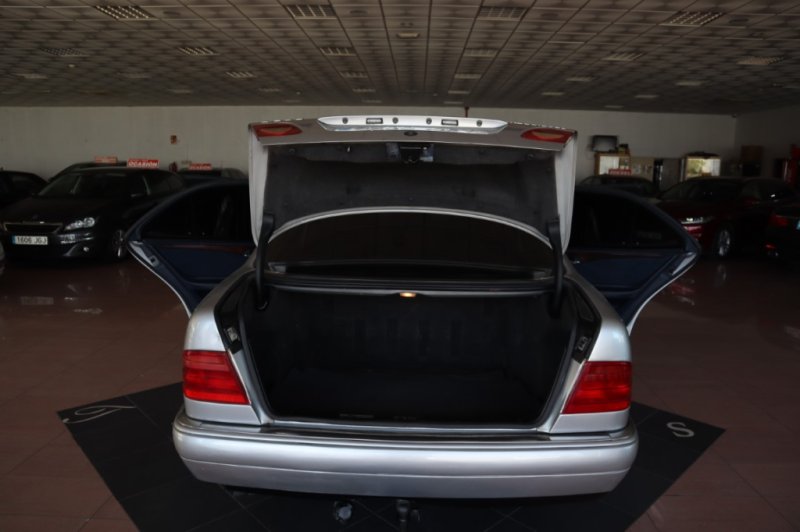 MERCEDES-BENZ E 300 TURBO DIESEL DE 177 CV AUT