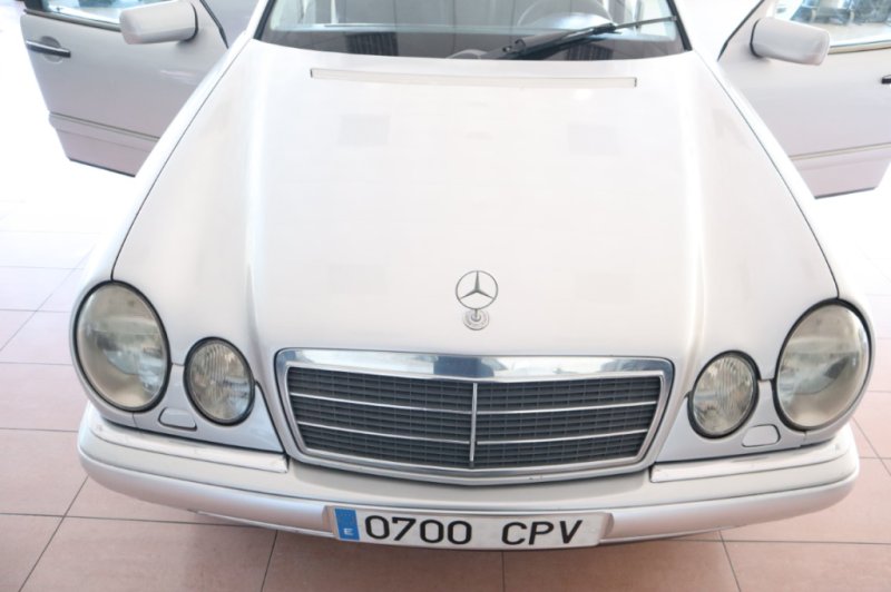 MERCEDES-BENZ E 300 TURBO DIESEL DE 177 CV AUT